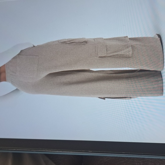 LARGE.   HALARA RIBBED MIDRISE DRAWSTRING WIDE LEG CARGO PANT - Picture 2 of 10